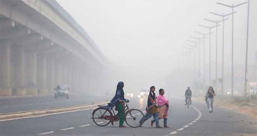 Delhi pollution health tips, expert advice for Delhi air quality, stay safe in toxic air, pollution prevention hacks, and health safety during smog in Delhi.