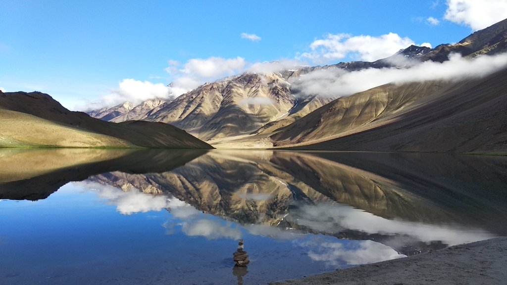 Chandratal Lake Spiti Valley adventure destination trekking camping natural beauty moon lake