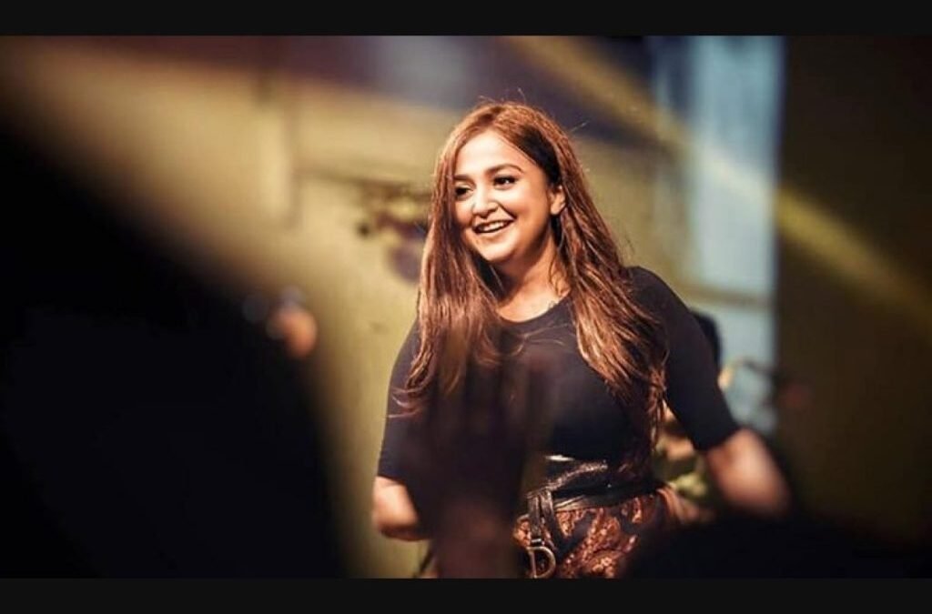 Monali Thakur hospitalized health update, Monali Thakur breathlessness live concert, Bollywood singer Monali Thakur health, Monali Thakur emergency hospitalization, Monali Thakur concert performance